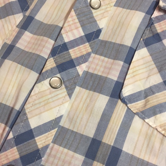 $10 item sale! Plaid pearl snap short sleeve shirt - Picture 6 of 7